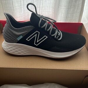 New Balance womens Fresh Foam Roav V1 Running Shoe Sneaker 8.5